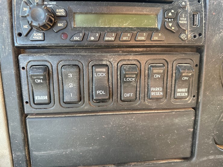 2012-international-7600-image-29