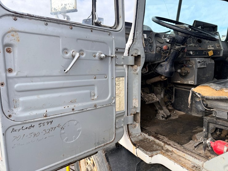 1988-mack-dm690s-image-53