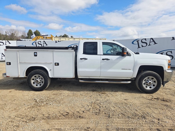 2018-chevrolet-3500-image-6