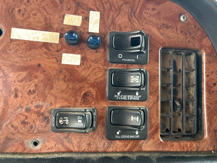 2005-peterbilt-357-image-80