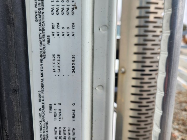 2014-massey-ferguson-8-image-42