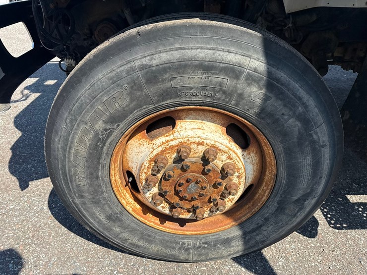 2010-international-7400-image-66