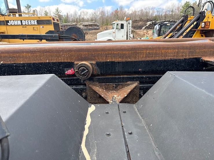 2016-massey-ferguson-8-image-36