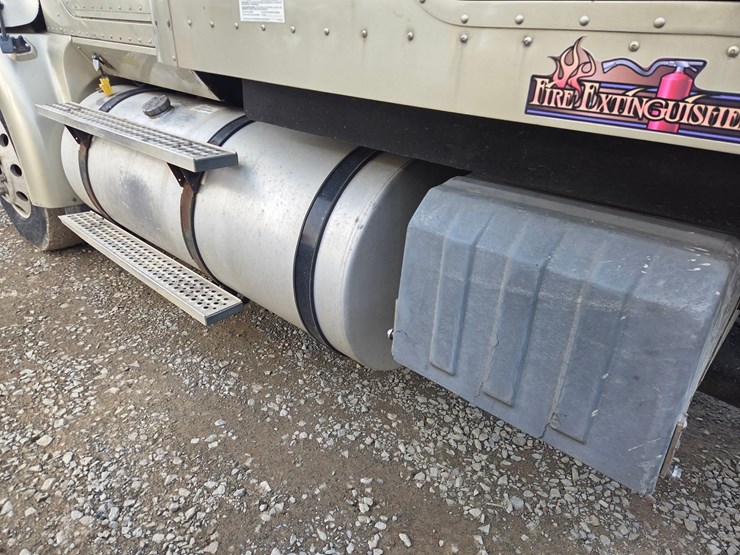 2005-caterpillar-c13-image-19