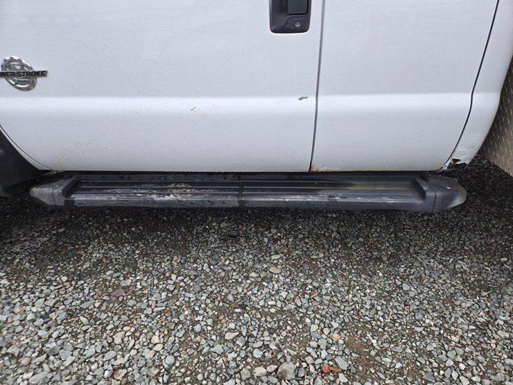 2011-ford-f550-image-16