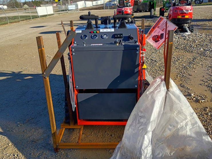 #l19-011-•-2026-tpm-t460-mini-skid-steer-image-3