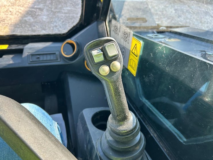 2022-jcb-2ts-7t-image-21