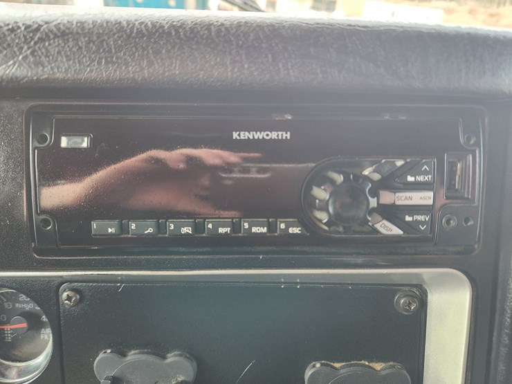 2016-kenworth-t400-image-67