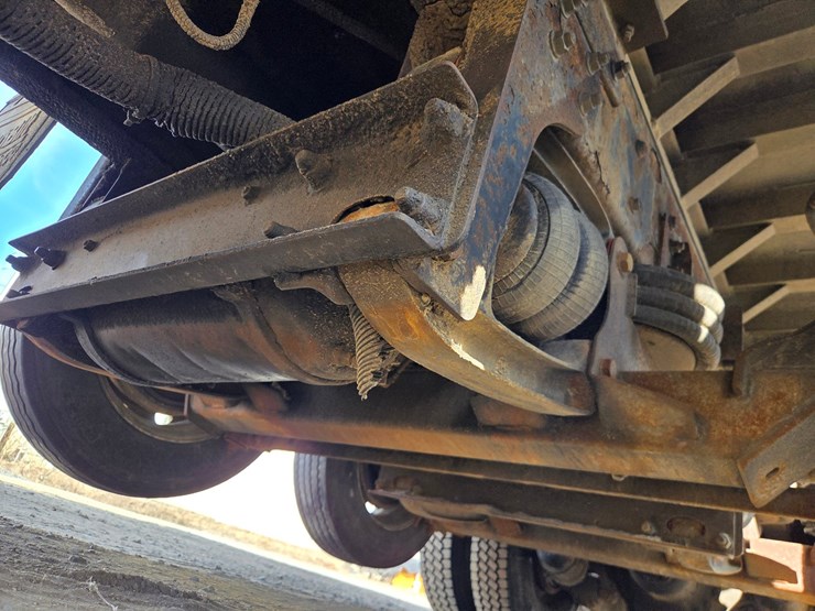 2012-international-7600-image-36