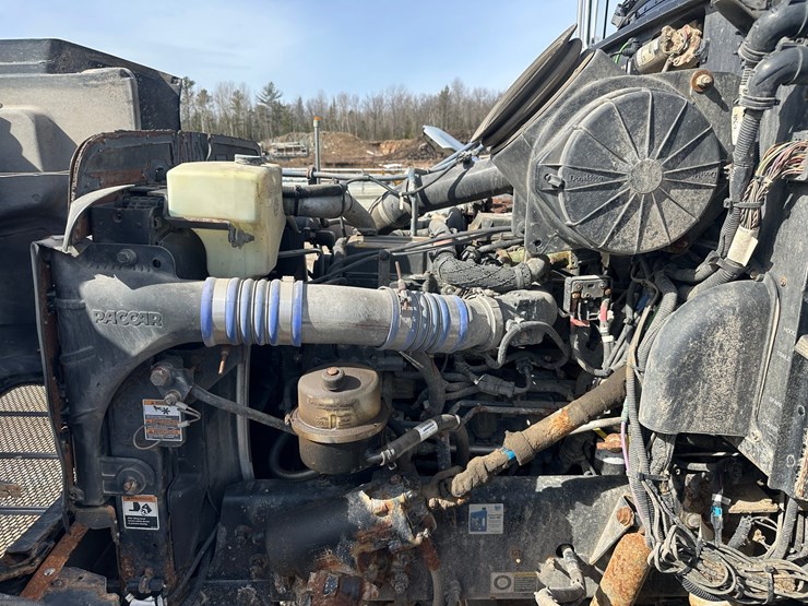 2015-peterbilt-337-image-39