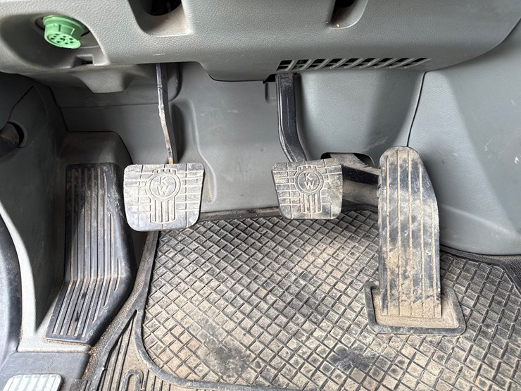 2019-kenworth-t680-image-62