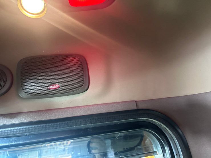 2007-peterbilt-379-image-90