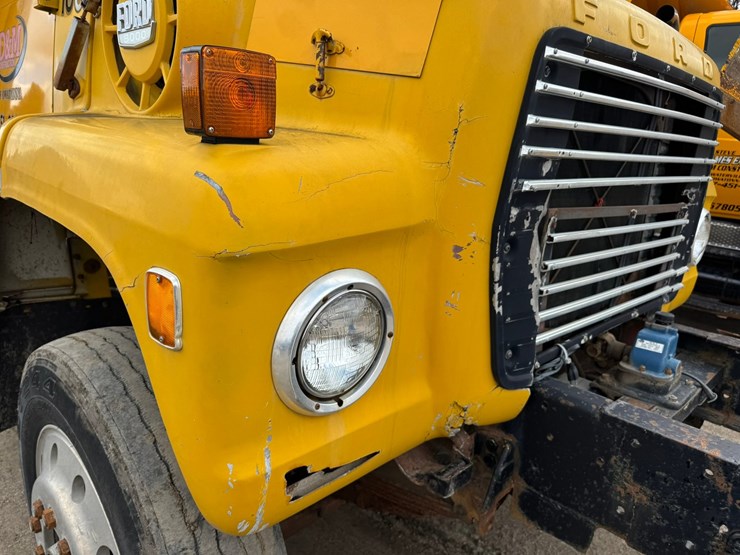 1977-ford-8000-image-14