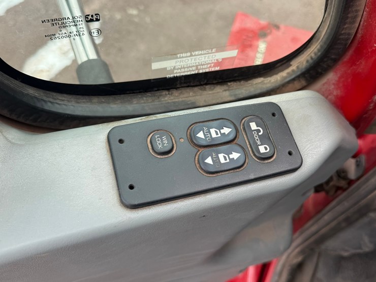 #1052-•-2007-international-7600sfa-tri-axle-dump-truck-image-41