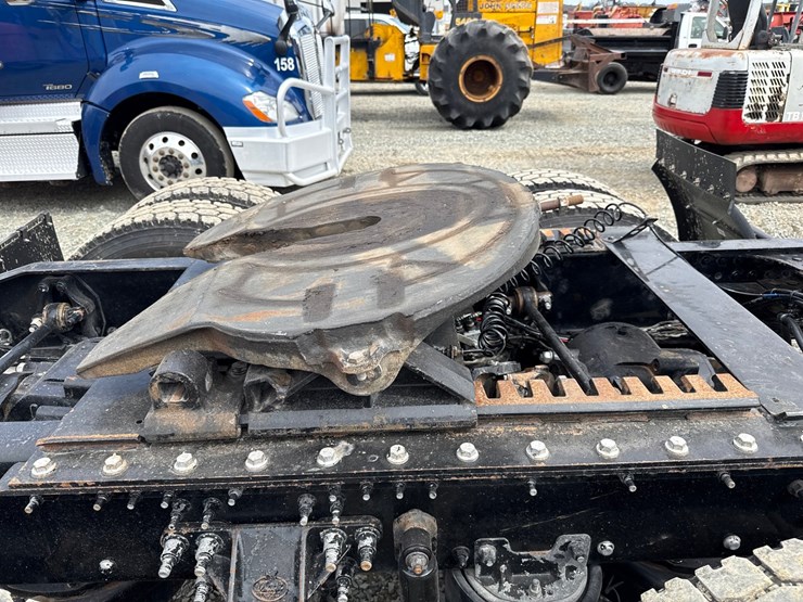 2019-massey-ferguson-8-image-41