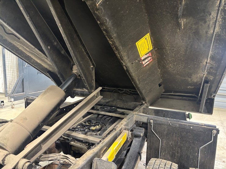 2022-ford-f550-sd-image-64