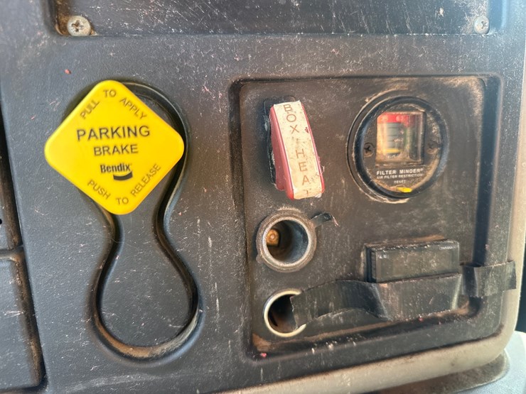 2012-international-7600-image-30