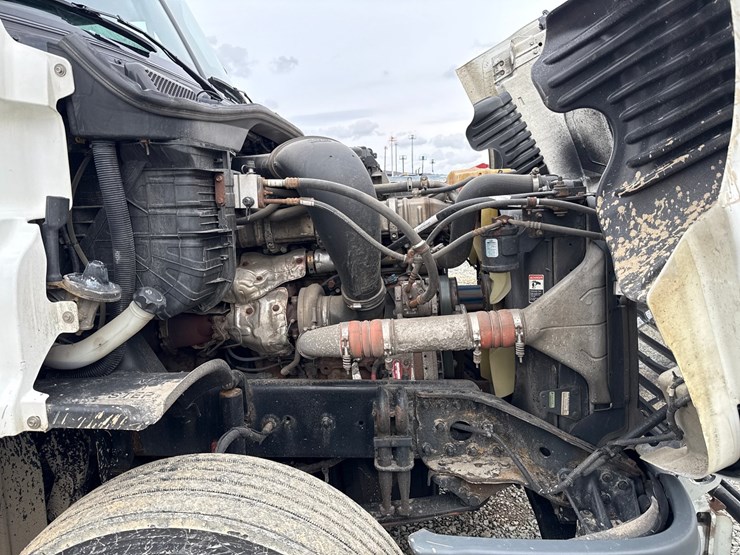 2016-massey-ferguson-8-image-20