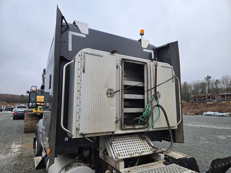 2017-kenworth-t680-image-19