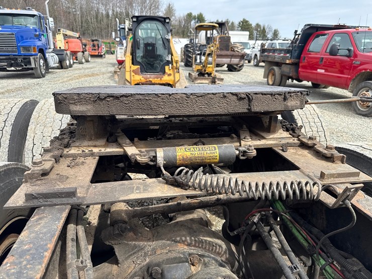 2018-freightliner-122sd-image-46