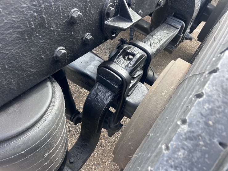 2000-peterbilt-379-image-36