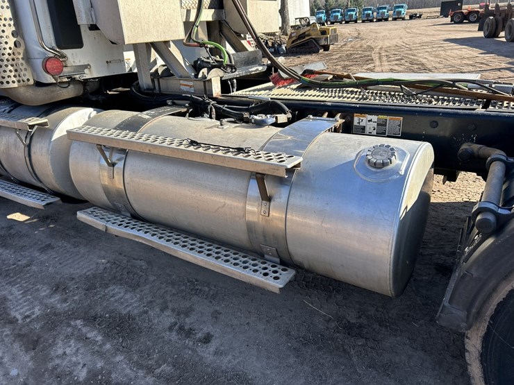 2020-kenworth-t880-image-21