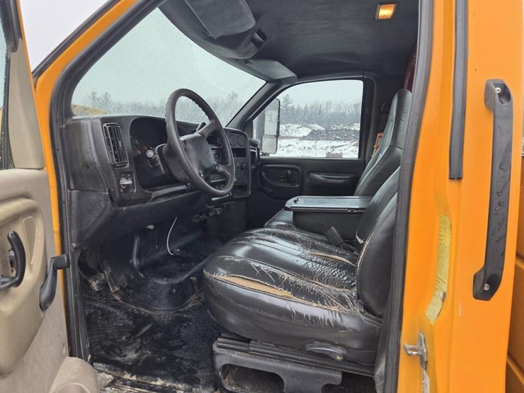 2005-massey-ferguson-8-image-43