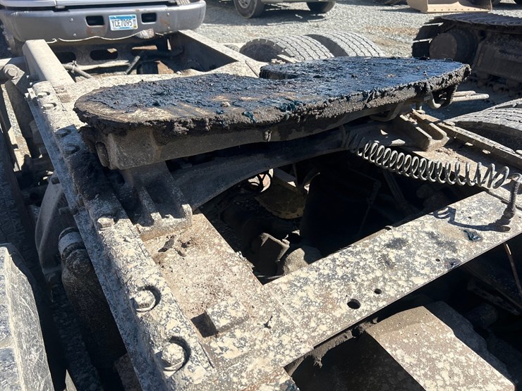 2005-massey-ferguson-8-image-24