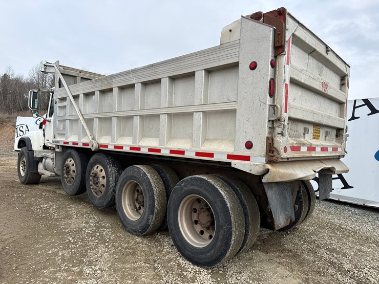 2006-massey-ferguson-8-image-3