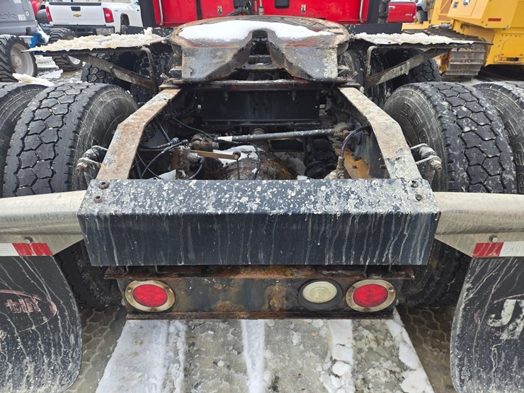 peterbilt-579-image-33