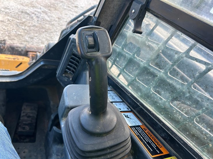 2021-deere-325g-image-21