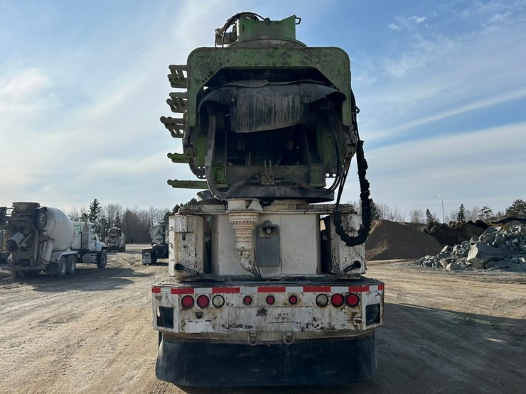 #2237-•-2006-mack-tri-axle-concrete-placement-truck-image-4