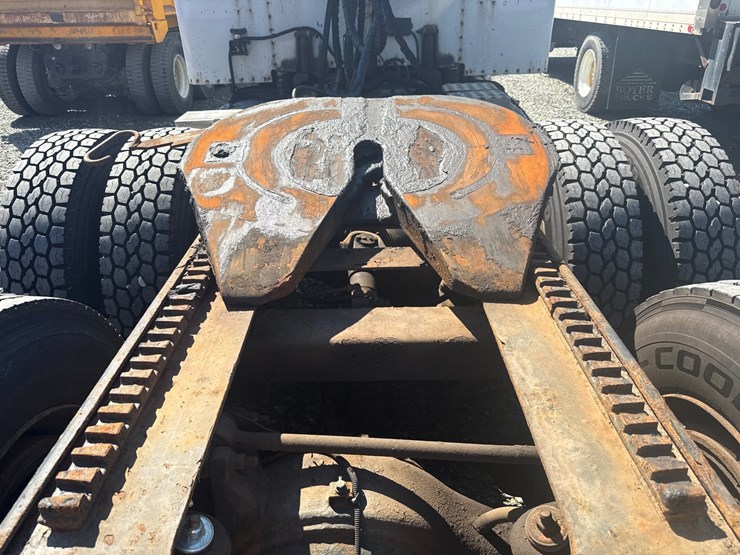 1994-peterbilt-359-image-33