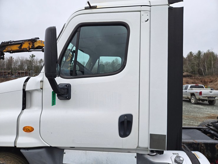 2016-freightliner-cascadia-125-image-14