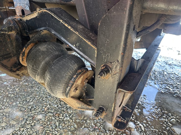 2012-international-7600-image-59