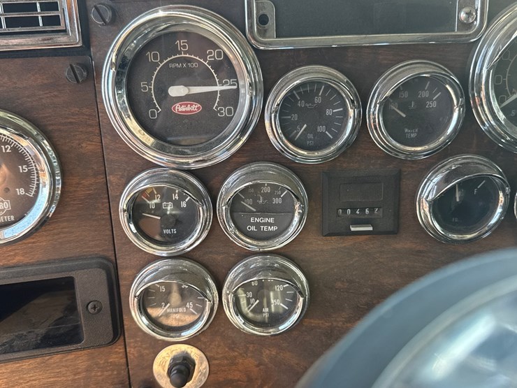 1994-peterbilt-359-image-61
