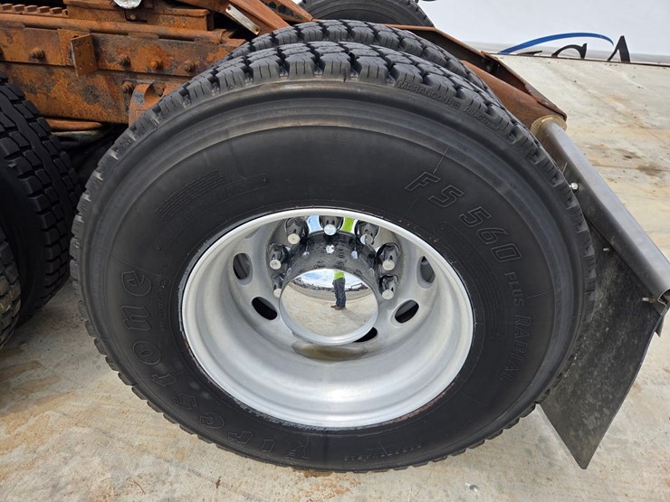 2002-peterbilt-379-image-88