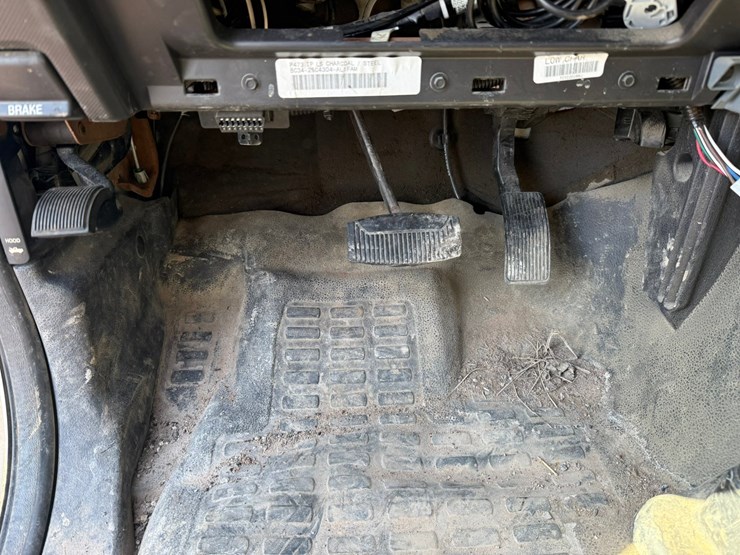 2011-ford-f550-xl-image-32