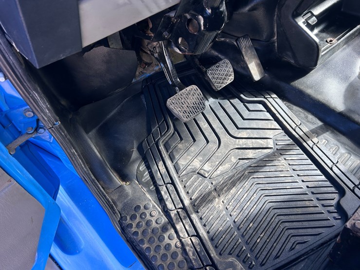 #1680-•-2003-freightliner-day-cab-truck-tractor-image-42