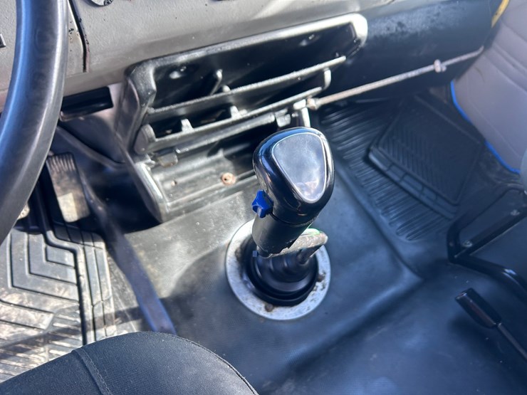 #1680-•-2003-freightliner-day-cab-truck-tractor-image-51