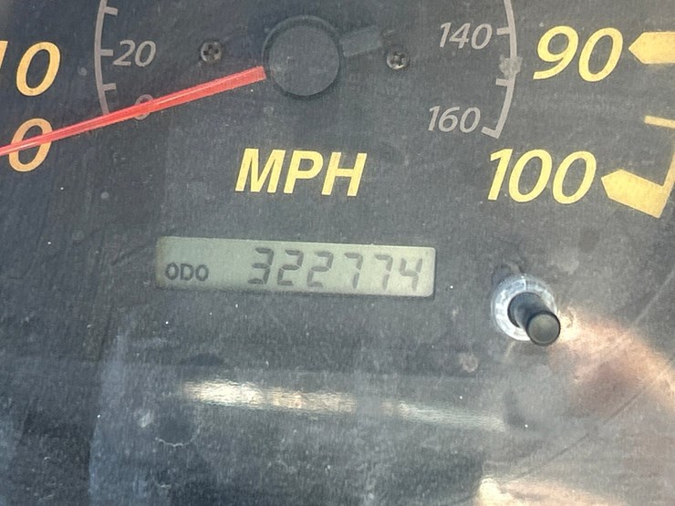 2005-isuzu-nqr-image-59