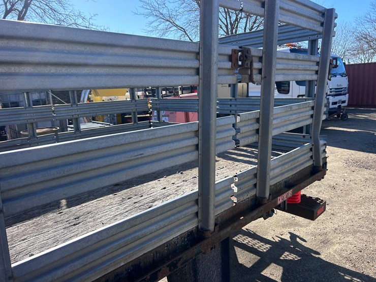 2012-isuzu-npr-image-16