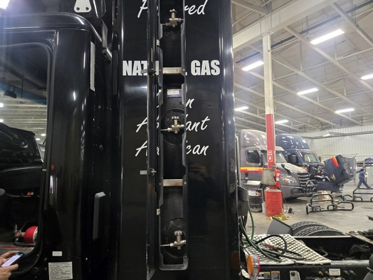 2015-kenworth-t680-image-42