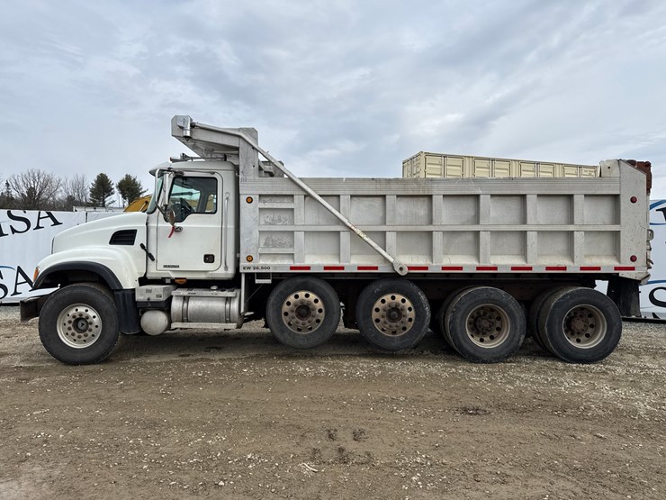 2006-massey-ferguson-8-image-2