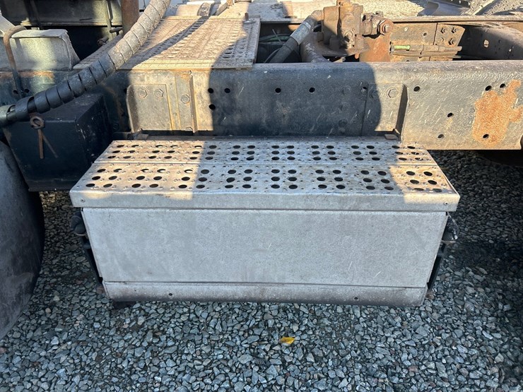 2002-massey-ferguson-8-image-17