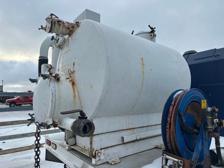 2012-massey-ferguson-8-image-23