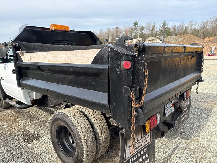 2005-chevrolet-3500-image-16