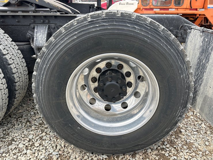 2015-kenworth-t680-image-83