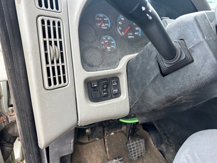 2007-international-7600-image-54