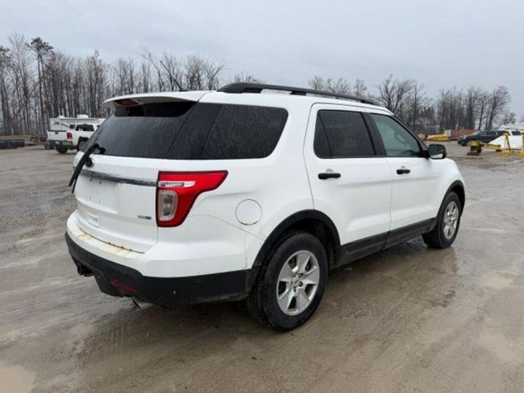 2013-ford-explorer-image-4